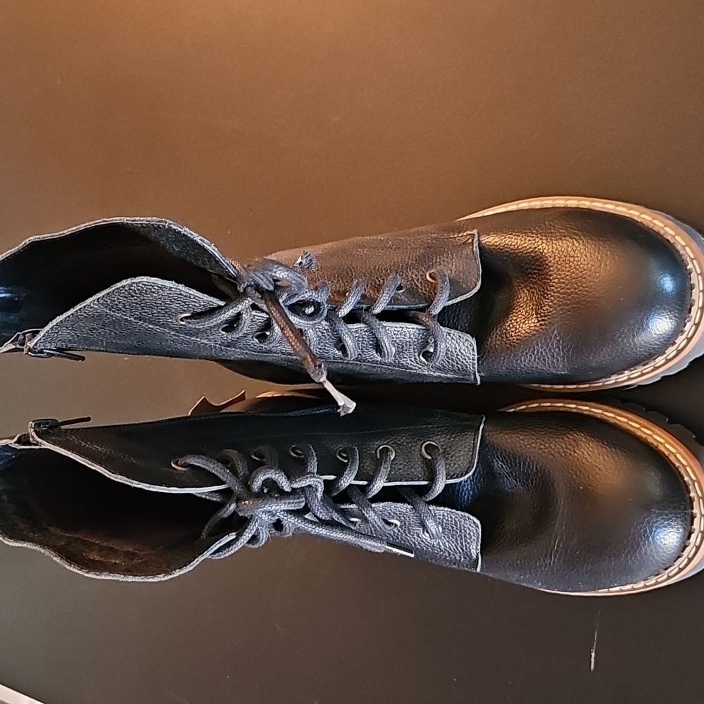 Bertuchi Black Ankle Boots for Women, made In Spain, never warn, zipper on side.